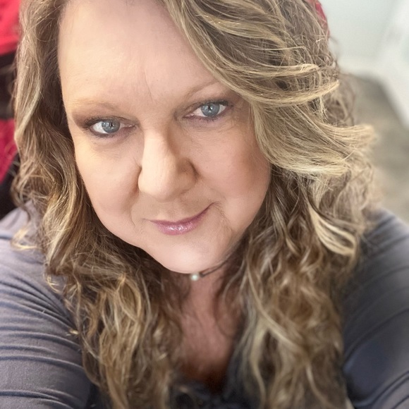 Meet your Posher, Beverly - Picture 3 of 3